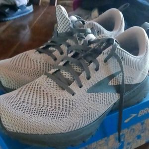 Mens brooks shoes size 9 medium grey/dark grey